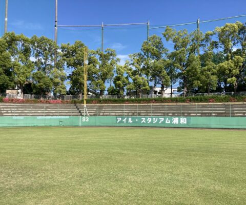 ラバーフェンスに文字入れ（ネーミングライツ対応）